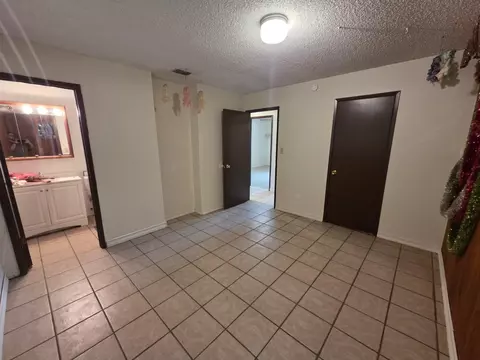 Bedroom - 933 Meadowview Dr, Galt, CA 95632 photo 7 of 7