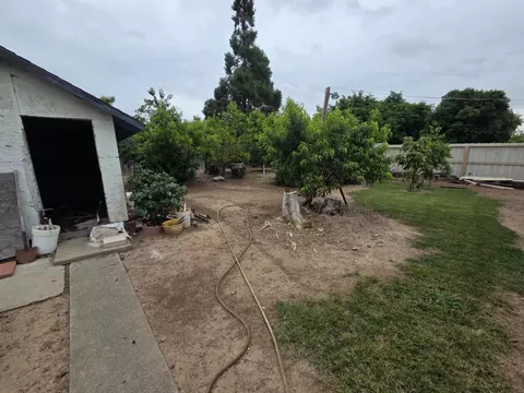Exterior - 933 Meadowview Dr, Galt, CA 95632 photo 11 of 12