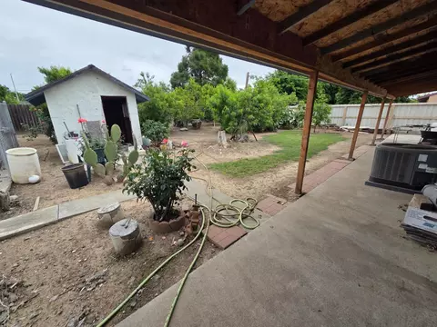 Exterior - 933 Meadowview Dr, Galt, CA 95632 photo 9 of 12