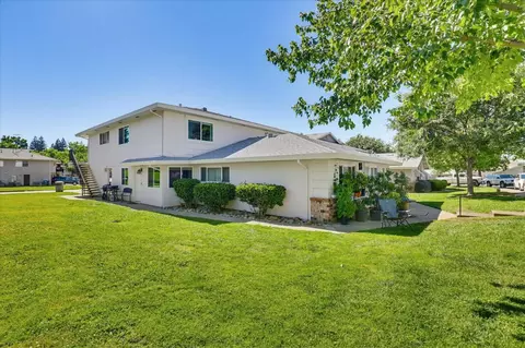 3675 Sapphire Dr #2, Auburn, CA 95602