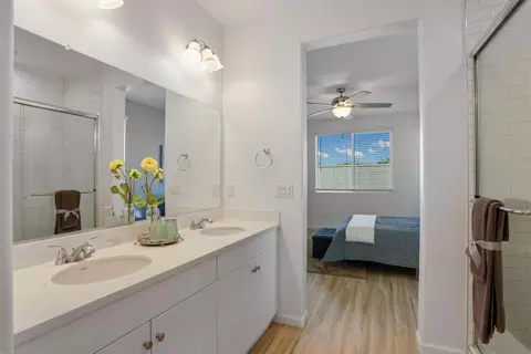 Bath - 2008 Anders Ave, Manteca, CA 95337 photo 2 of 3
