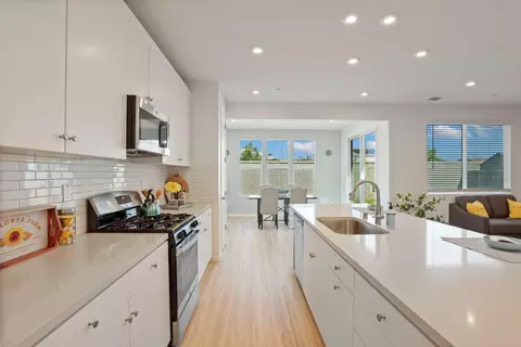 Kitchen - 2008 Anders Ave, Manteca, CA 95337 photo 4 of 6