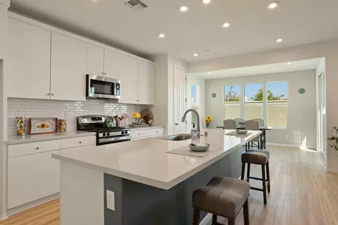 Kitchen - 2008 Anders Ave, Manteca, CA 95337 photo 3 of 6
