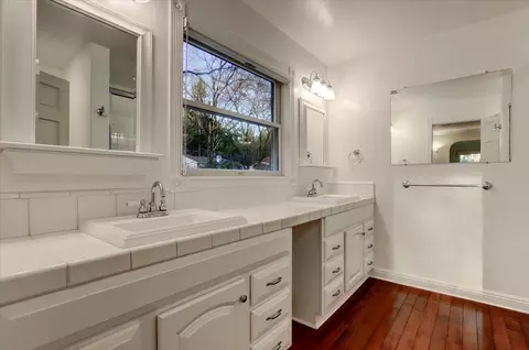 Bath - 11174 Lower Circle Dr, Grass Valley, CA 95949 photo 5 of 6