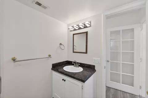 Bath - 672 Flamenco Pl, Davis, CA 95616 photo 4 of 8
