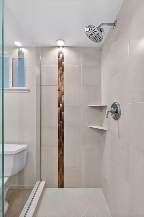 Bath - 672 Flamenco Pl, Davis, CA 95616 photo 3 of 8