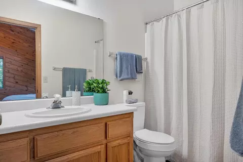 Bath - 1773 Milbar Ct, Arnold, CA 95223 photo 3 of 4