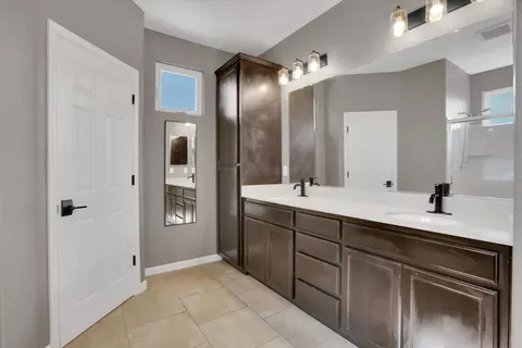 Bath - 714 Jesse Martinez Dr, Tracy, CA 95304 photo 4 of 4