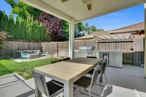 Exterior - 714 Jesse Martinez Dr, Tracy, CA 95304 photo 4 of 9