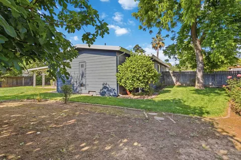 Exterior - 4824 Hazelwood Ave, Carmichael, CA 95608 photo 6 of 7
