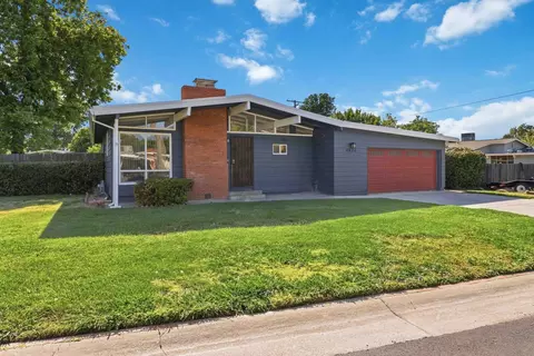 Exterior - 4824 Hazelwood Ave, Carmichael, CA 95608 photo 2 of 7