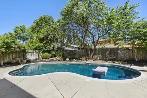 Exterior - 4921 Olive Oak Way, Carmichael, CA 95608 photo 3 of 7