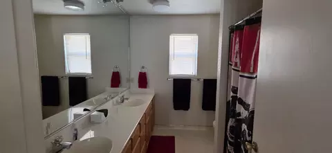Bath - 3413 Allan Adale Dr, Modesto, CA 95355 photo 2 of 3