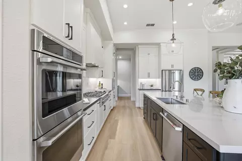 Kitchen - 1663 Barn Valley Ln, Lincoln, CA 95648 photo 4 of 6