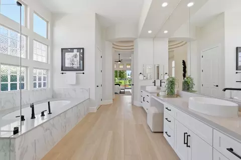 Bath - 1663 Barn Valley Ln, Lincoln, CA 95648 photo 3 of 6