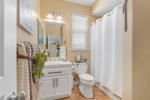 Bath - 175 Feverfew St, Manteca, CA 95337 photo 1 of 4