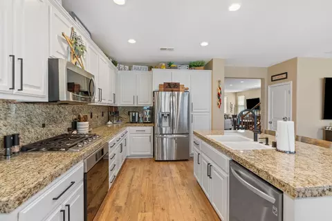 Kitchen - 175 Feverfew St, Manteca, CA 95337 photo 4 of 4