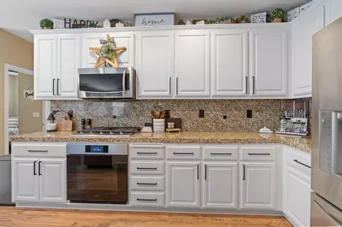 Kitchen - 175 Feverfew St, Manteca, CA 95337 photo 1 of 4