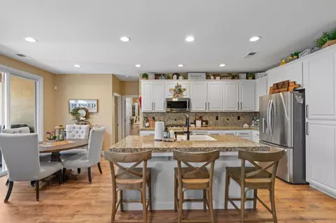 Kitchen - 175 Feverfew St, Manteca, CA 95337 photo 2 of 4