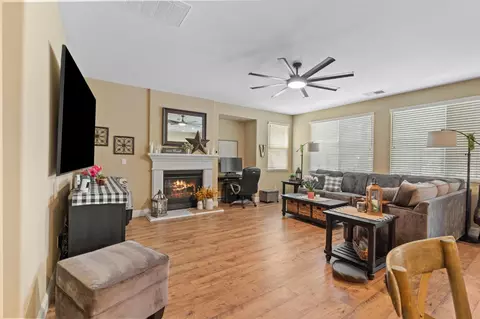 Living - 175 Feverfew St, Manteca, CA 95337 photo 2 of 3