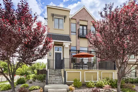 3501 Crocker Dr, Sacramento, CA 95818