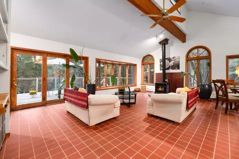 6742 Diamond Dr, Pollock Pines, CA 95726