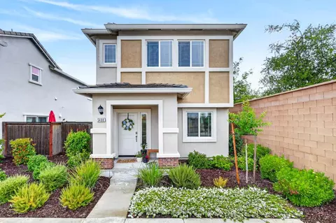 5400 Molino Cir, Roseville, CA 95747