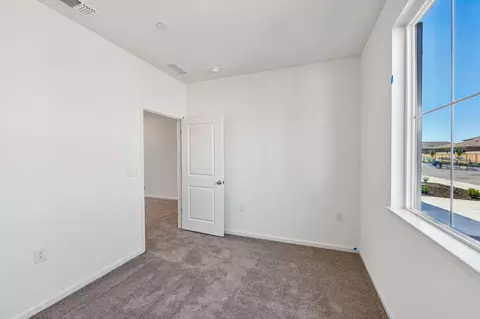 Bedroom - 2386 Satin Leaf Ct, Lodi, CA 95242 photo 2 of 10