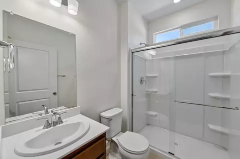 Bath - 2386 Satin Leaf Ct, Lodi, CA 95242 photo 1 of 4