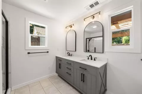 Bath - 1108 C St, Antioch, CA 94509 photo 2 of 2