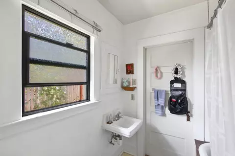 Bath - 620 F St, Davis, CA 95616 photo 1 of 2