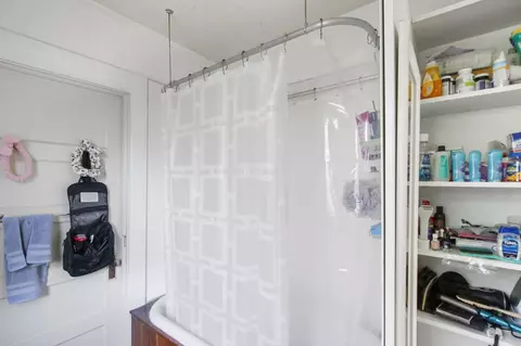 Bath - 620 F St, Davis, CA 95616 photo 2 of 2