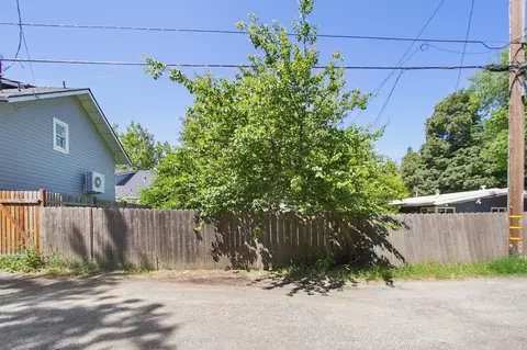 Exterior - 620 F St, Davis, CA 95616 photo 7 of 9