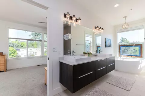 Bath - 159 Stone Ridge Ct, Murphys, CA 95247 photo 2 of 11