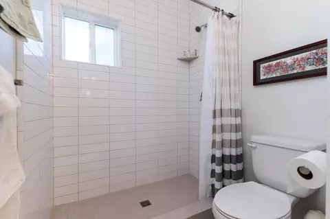 Bath - 159 Stone Ridge Ct, Murphys, CA 95247 photo 7 of 11