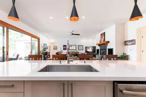 Kitchen - 159 Stone Ridge Ct, Murphys, CA 95247 photo 5 of 5