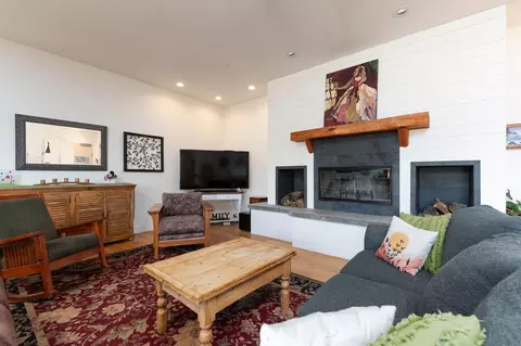 Living - 159 Stone Ridge Ct, Murphys, CA 95247 photo 2 of 4