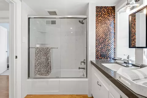 Bath - 930 Sycamore Ave, Modesto, CA 95350 photo 6 of 7