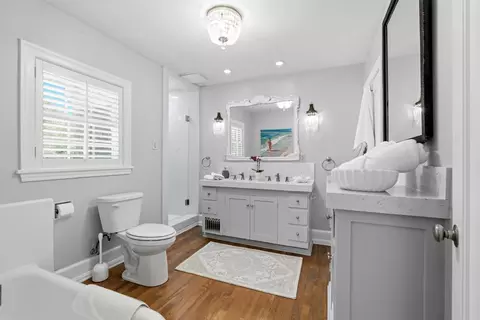 Bath - 930 Sycamore Ave, Modesto, CA 95350 photo 2 of 7
