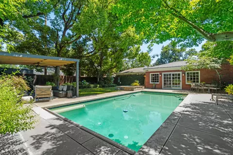 Exterior - 930 Sycamore Ave, Modesto, CA 95350 photo 12 of 30
