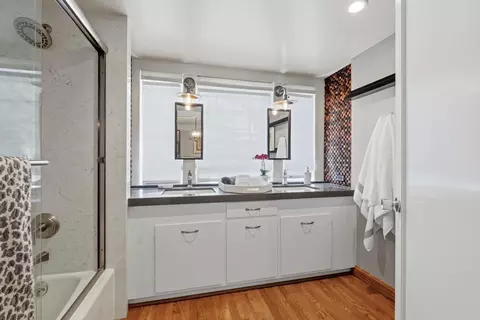 Bath - 930 Sycamore Ave, Modesto, CA 95350 photo 5 of 7