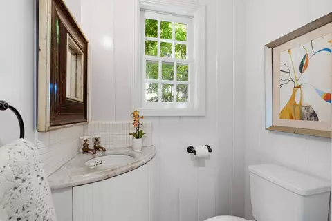 Bath - 930 Sycamore Ave, Modesto, CA 95350 photo 1 of 7