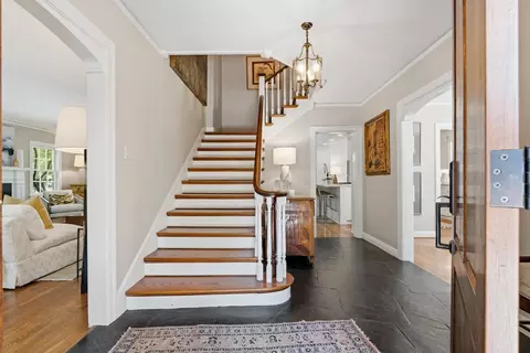 Entry Way - 930 Sycamore Ave, Modesto, CA 95350 photo 2 of 4