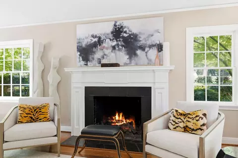 Living - 930 Sycamore Ave, Modesto, CA 95350 photo 3 of 7