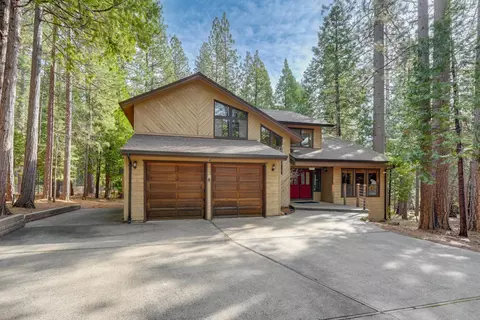 Exterior - 2387 Black Oak Dr, Arnold, CA 95223 photo 7 of 10