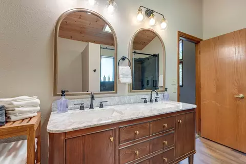 Bath - 2387 Black Oak Dr, Arnold, CA 95223 photo 3 of 4