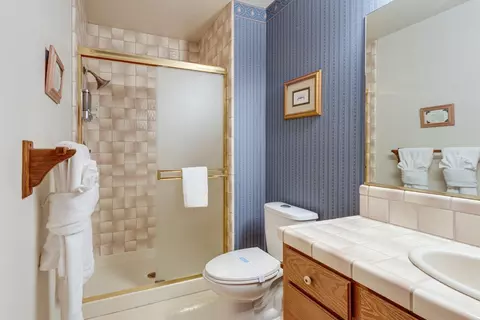 Bath - 2387 Black Oak Dr, Arnold, CA 95223 photo 4 of 4