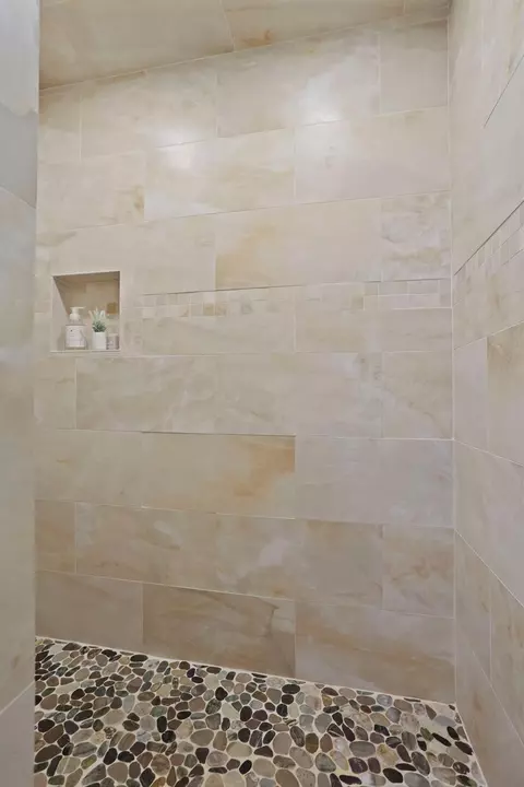 Bath - 507 Gerard Dr, Lodi, CA 95242 photo 2 of 6