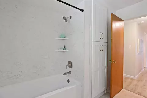 Bath - 507 Gerard Dr, Lodi, CA 95242 photo 6 of 6