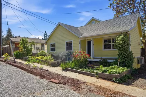 Exterior - 125 E Oak St, Colfax, CA 95713 photo 3 of 12